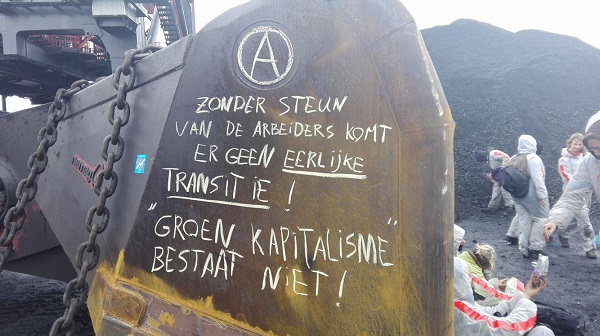 Graffiti: Zonder steun van de arbeiders komt er geen eerlijke transitie! Groen Kapitalisme bestaat niet!