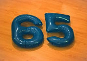 Twee ballonnen in de vormen 6 en 5