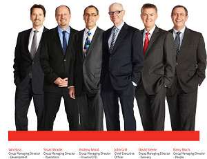 Foto mannen in grijze pakken