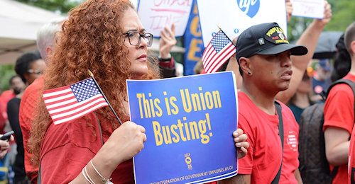 Demo met poster This is union busting!