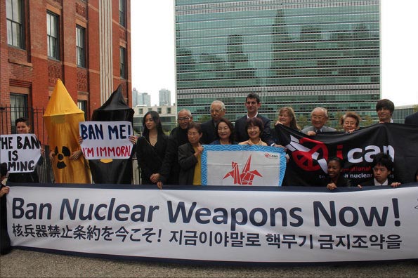 Foto actie voor verbod kernwapens