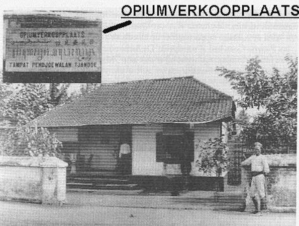 Foto opiumverkoopplaats in Nederlands-Indië