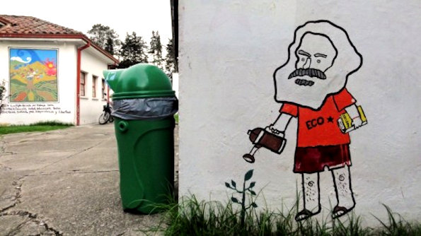 Foto muurschildering Eco-Marx geeft planten water