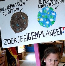 Greta Thunberg imitatrice met spandoek Zoek je eigen planeet.