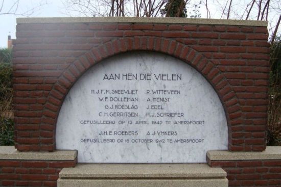 gedenksteen sneevliet groep